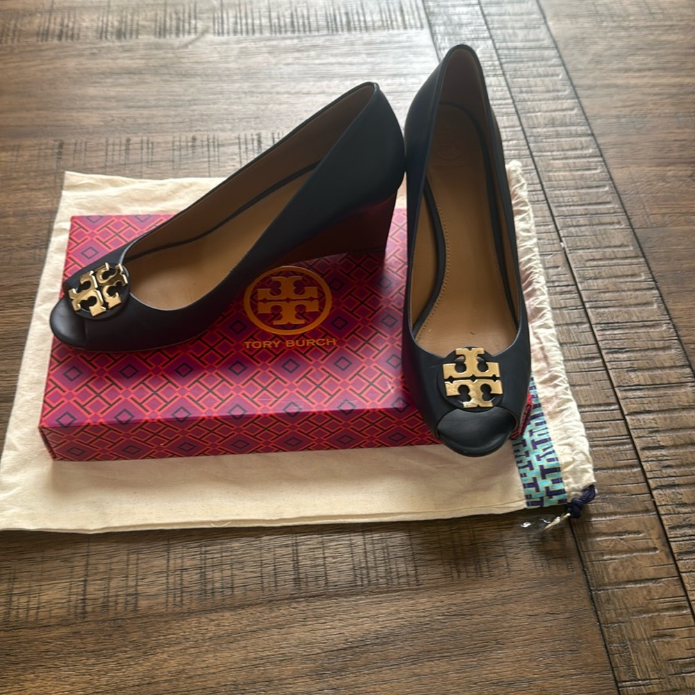 Tory Burch Leather Pumps - Benton Wedge